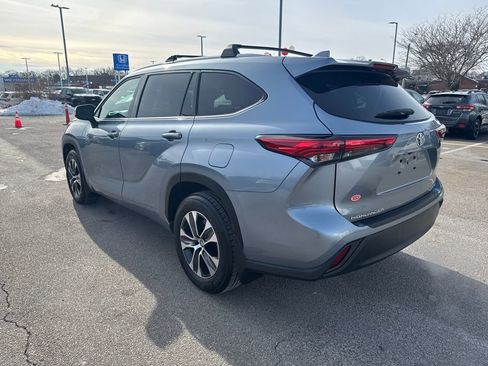 Used 2022 Toyota Highlander XLE image 5