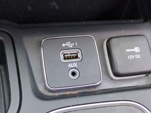 Used 2021 Jeep Cherokee Latitude Lux w/ Comfort/Convenience Group FWD image 20