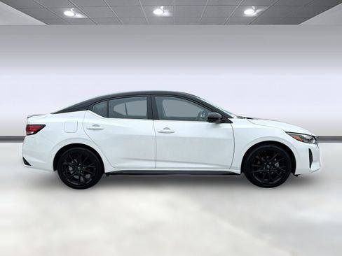Used 2025 Nissan Sentra SR w/ Midnight Edition FWD image 8