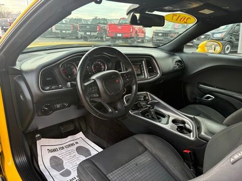 Used 2017 Dodge Challenger SXT image 3