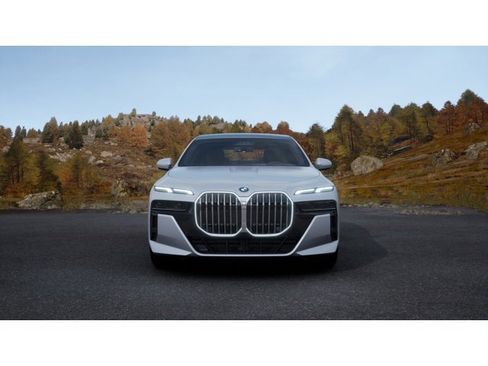New 2026 BMW 750e xDrive AWD/4WD image 3