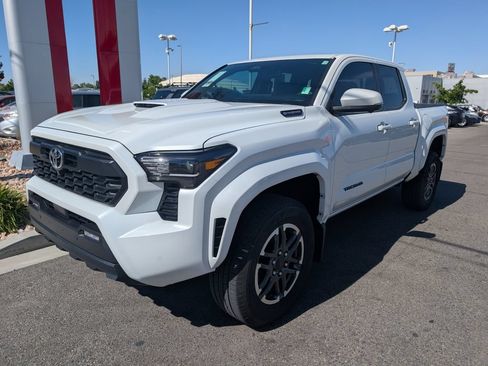 Used 2025 Toyota Tacoma TRD Sport w/ TRD Sport Premium Package AWD/4WD image 3