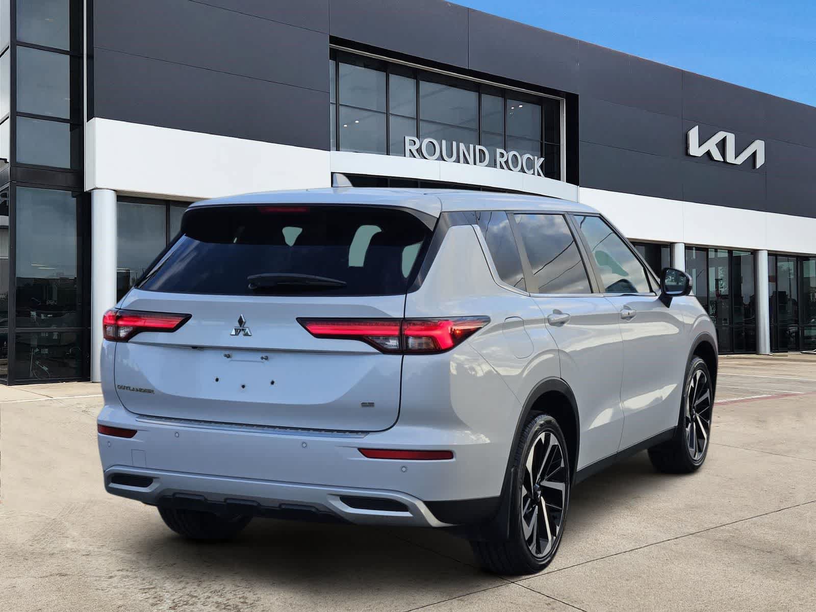 Used 2022 Mitsubishi Outlander SE FWD image 6