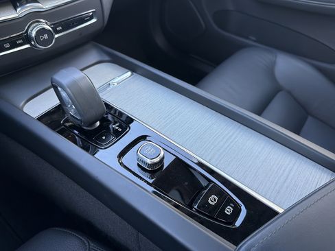 Certified 2025 Volvo XC60 B5 Plus AWD/4WD image 26