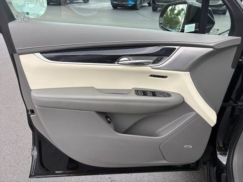 Used 2021 Cadillac XT6 Premium Luxury AWD/4WD image 19