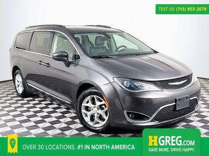 Used 2017 Chrysler Pacifica Touring-L w/ Tire & Wheel Group
