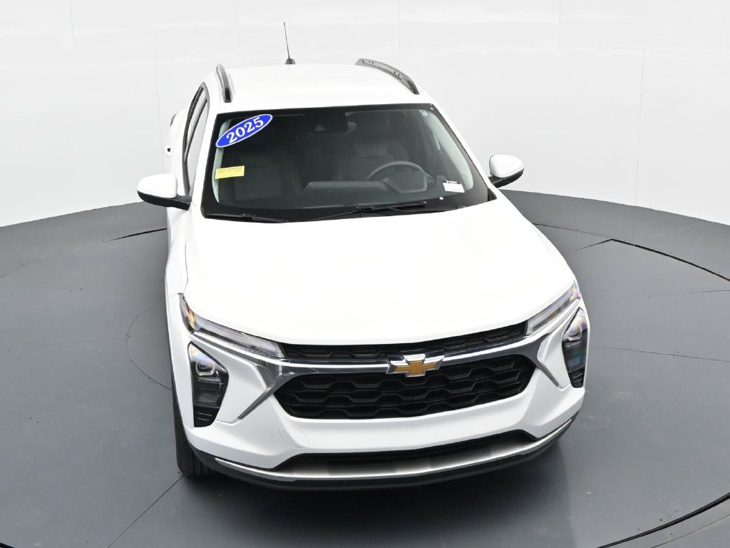 Used 2025 Chevrolet Trax LT FWD image 19