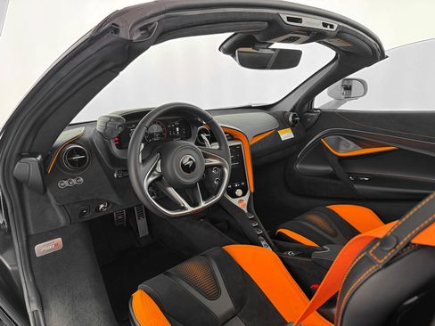 Used 2026 McLaren 750S Spider RWD image 16
