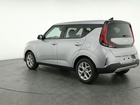 Used 2025 Kia Soul LX w/ LX Technology Package image 6