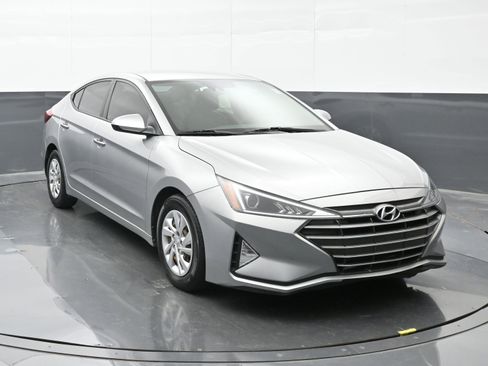 Used 2020 Hyundai Elantra SE image 2