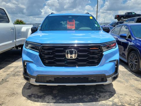 Used 2024 Honda Pilot TrailSport image 2