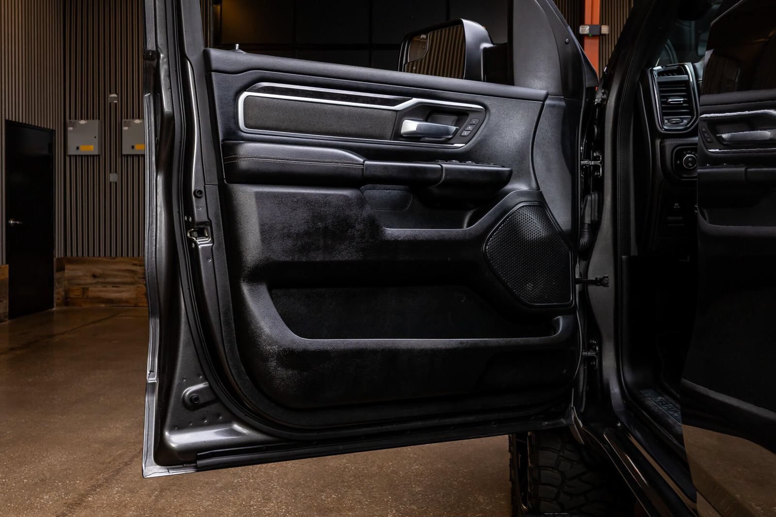 Used 2022 RAM 1500 Limited AWD/4WD image 36