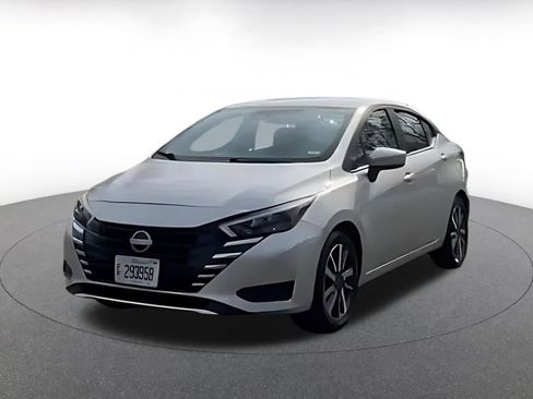 Used 2025 Nissan Versa SV FWD image 4