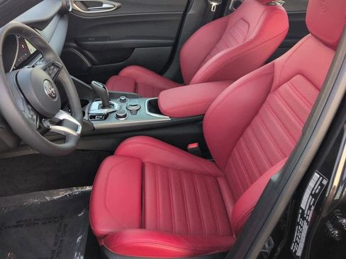 Used 2024 Alfa Romeo Giulia Ti w/ Performance Driving Package image 15