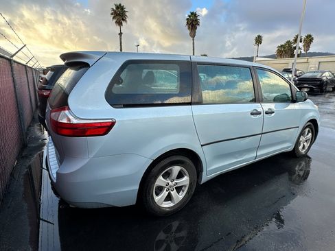 Used 2015 Toyota Sienna L image 3