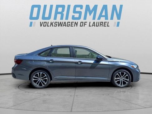 New 2026 Volkswagen Jetta SE image 2