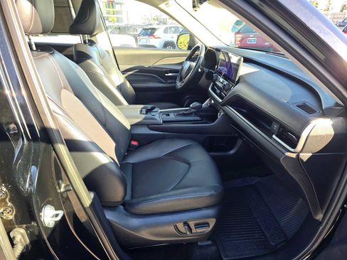 Used 2024 Toyota Grand Highlander XLE image 11