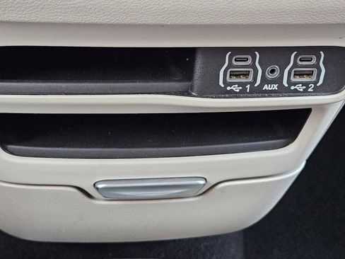 Used 2023 Chrysler Voyager LX image 31