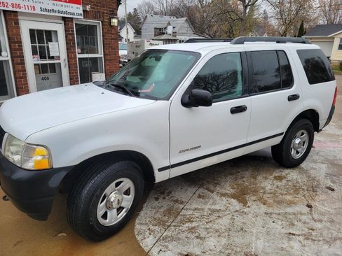 Used 2005 Ford Explorer Sport XLS image 2