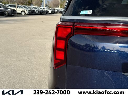 New 2026 Kia Carnival EX FWD image 9