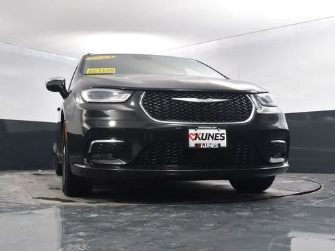 Used 2023 Chrysler Pacifica Limited FWD image 49