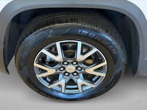 Used 2023 GMC Acadia SLT image 28