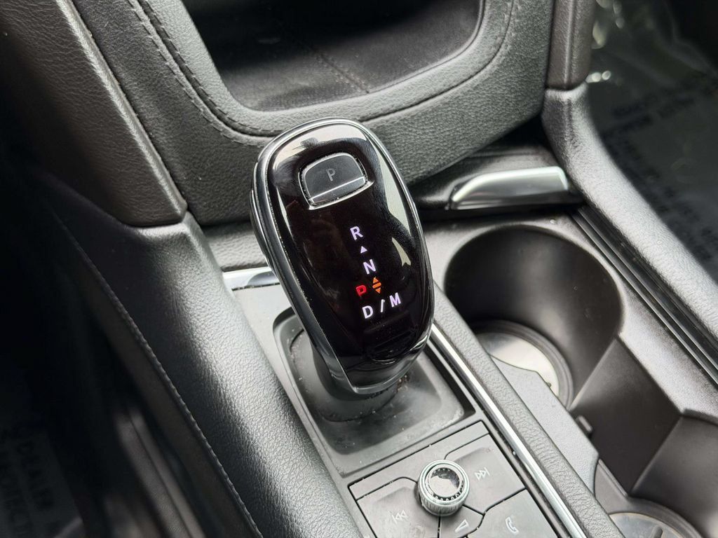 Certified 2024 Cadillac XT5 Luxury FWD image 23