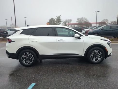 Used 2024 Kia Sportage LX image 3