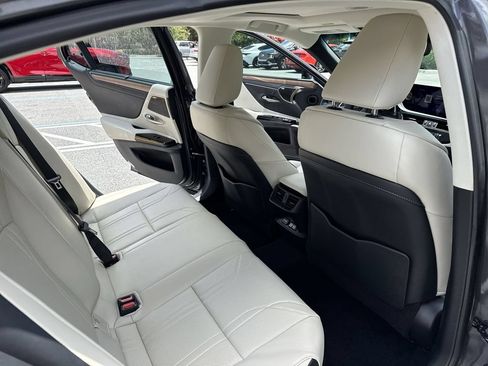 Used 2024 Lexus ES 300h Ultra Luxury w/ Accessory Package (Z2) FWD image 33