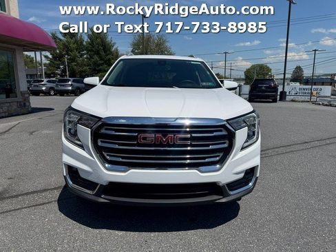 Used 2024 GMC Terrain SLT AWD/4WD image 2
