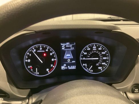 Used 2025 Subaru Crosstrek 2.0i Premium image 4