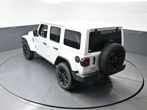 Used 2025 Jeep Wrangler Unlimited Sahara w/ Safety Group AWD/4WD image 21