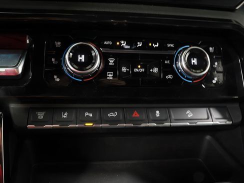 Used 2025 GMC Sierra 2500 AT4 AWD/4WD image 10