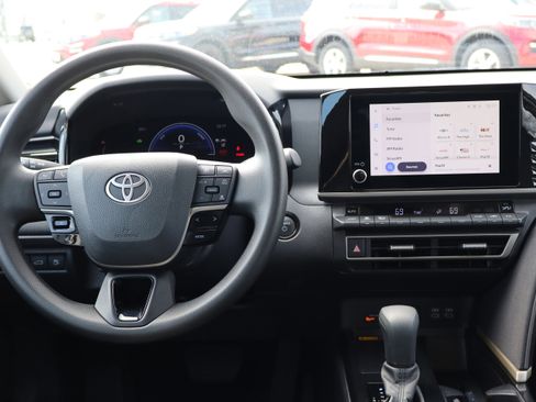 Used 2025 Toyota Camry LE image 14