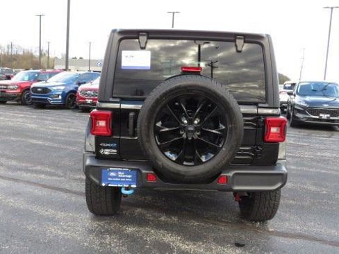 Used 2023 Jeep Wrangler Unlimited Sahara w/ Cold Weather Group image 15