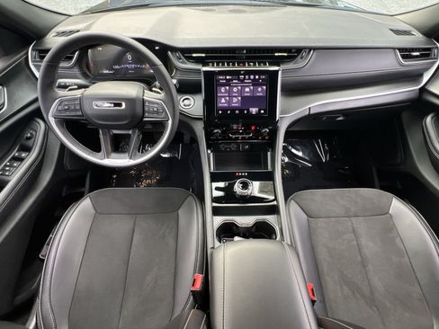 Used 2025 Jeep Grand Cherokee L Altitude AWD/4WD image 28