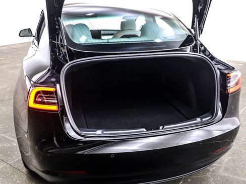 Used 2020 Tesla Model 3 Standard Range Plus image 21
