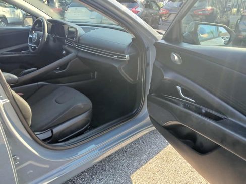 Used 2023 Hyundai Elantra SEL FWD image 10