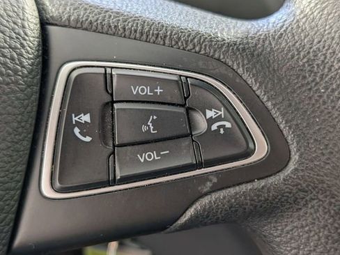 Used 2018 Ford Escape SE w/ SE Sync 3 Package FWD image 17