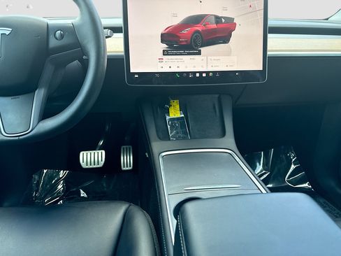 Used 2022 Tesla Model Y Performance AWD/4WD image 19