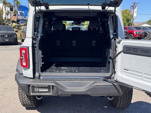 New 2026 Ford Bronco Badlands w/ Sasquatch Package image 13