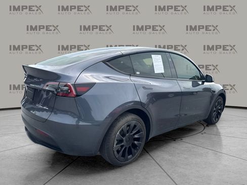 Used 2023 Tesla Model Y AWD image 3