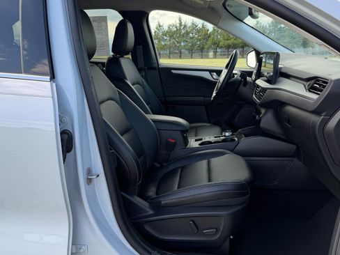 Used 2025 Ford Escape Platinum AWD/4WD image 22