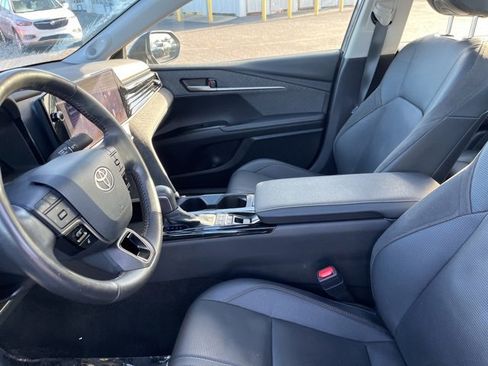 Used 2025 Toyota Camry XLE w/ Premium Package image 9