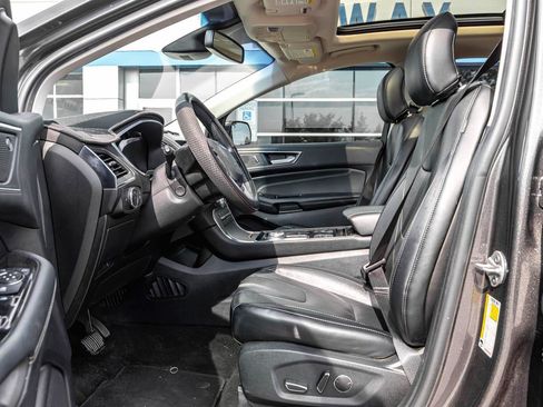 Used 2019 Ford Edge Titanium w/ Equipment Group 301A FWD image 7