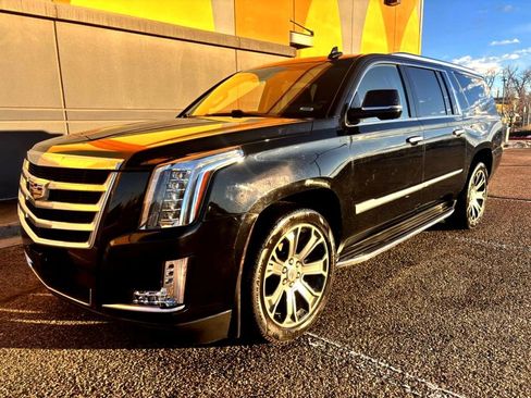 Used 2016 Cadillac Escalade ESV Luxury image 4