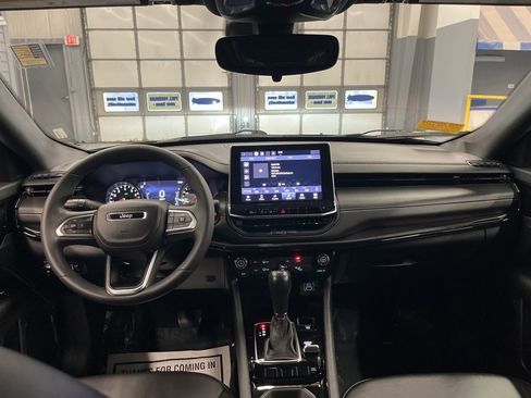 Used 2022 Jeep Compass Latitude image 27