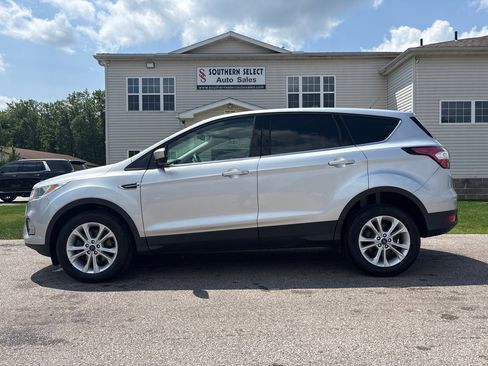 Used 2017 Ford Escape SE image 1