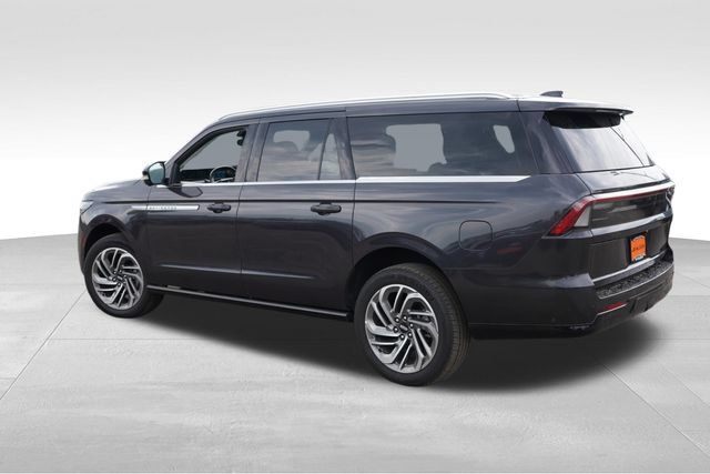 Used 2025 Lincoln Navigator L Reserve AWD/4WD image 8