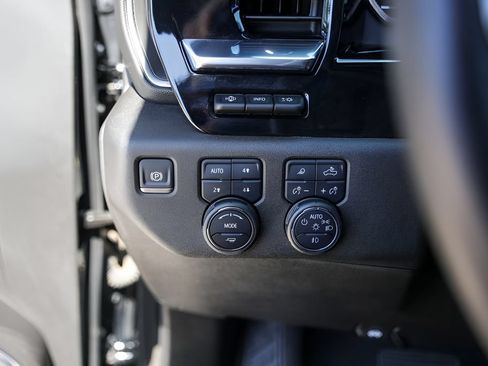 Used 2024 Chevrolet Silverado 1500 High Country w/ Midnight Edition AWD/4WD image 18